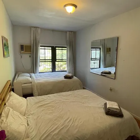 Spacious Bedroom For 4 In Shared Townhouse+Garden
